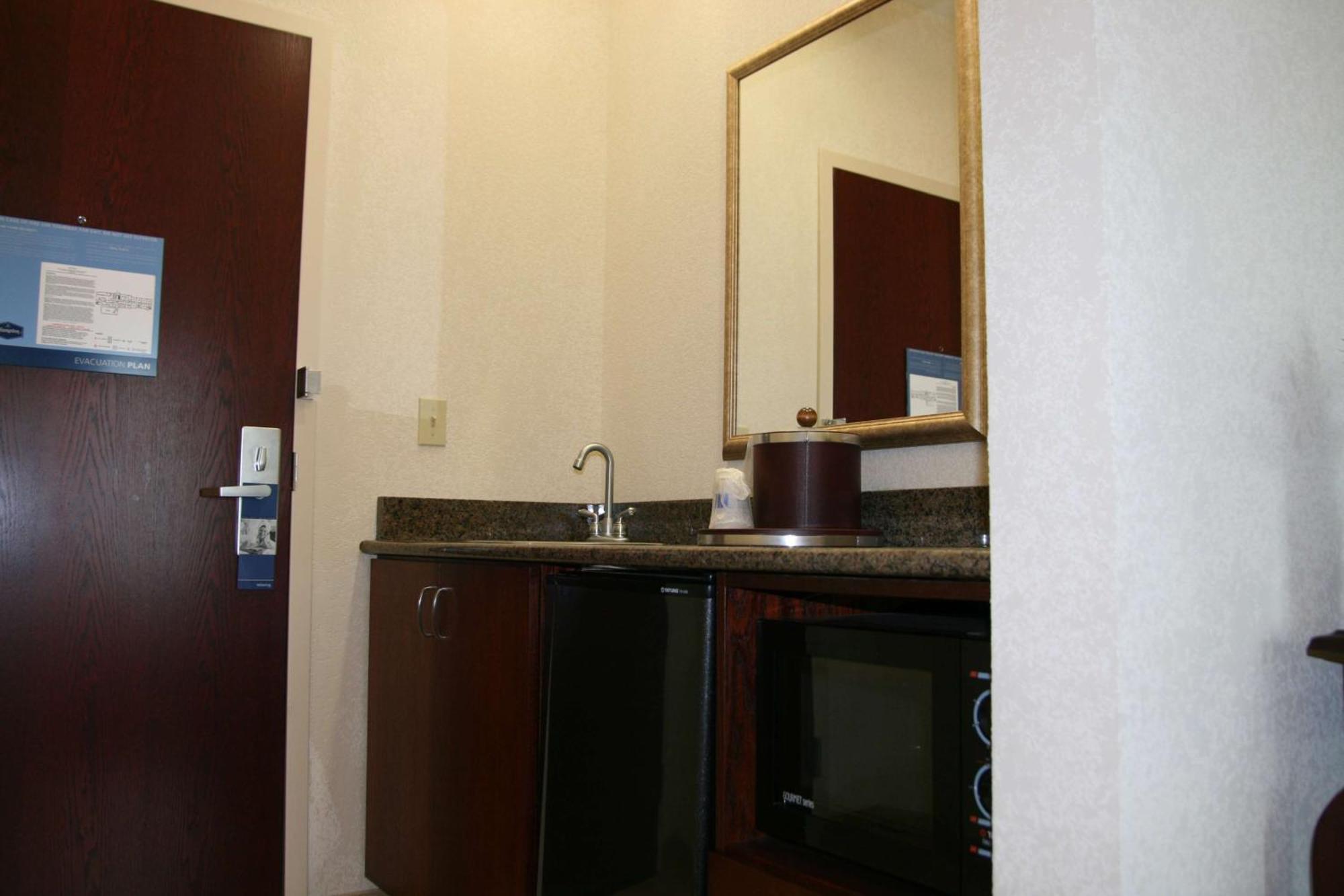 Hampton Inn & Suites Cleveland-Ментор Экстерьер фото
